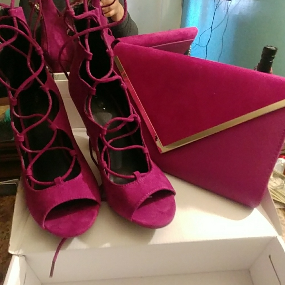 Shoes - Picture 2 of 6
